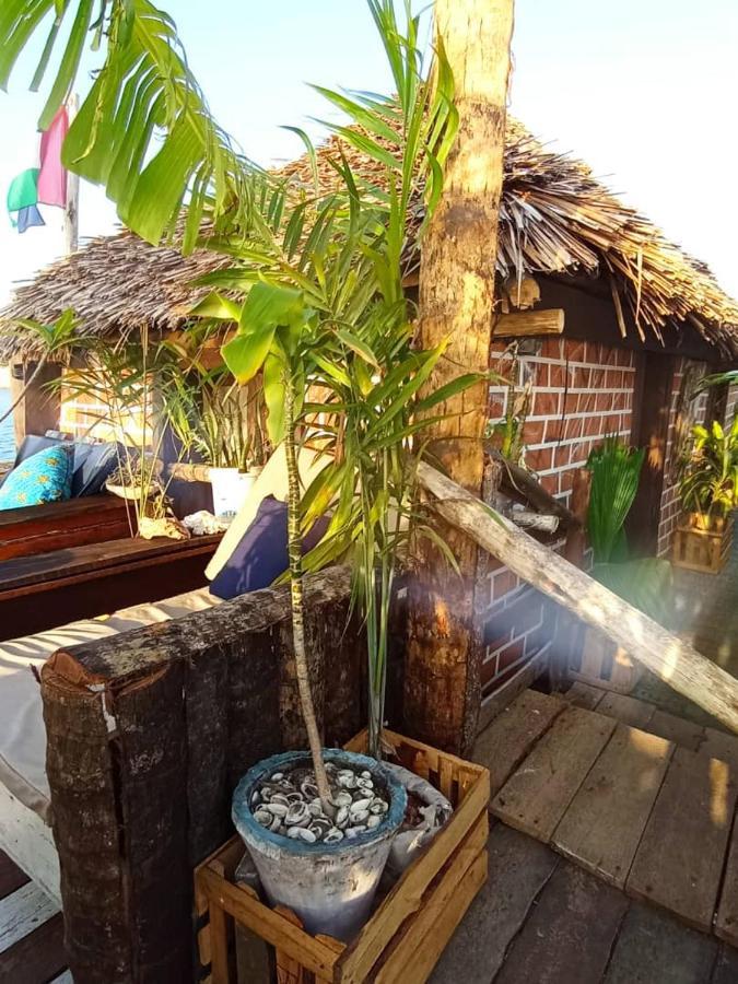 Dreamer's Island Floating Bungalows Hotel en barco *