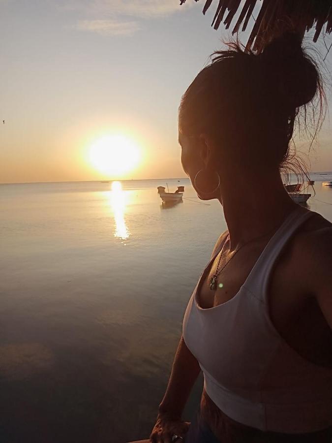 Dreamer's Island Floating Bungalows Hotel en barco *